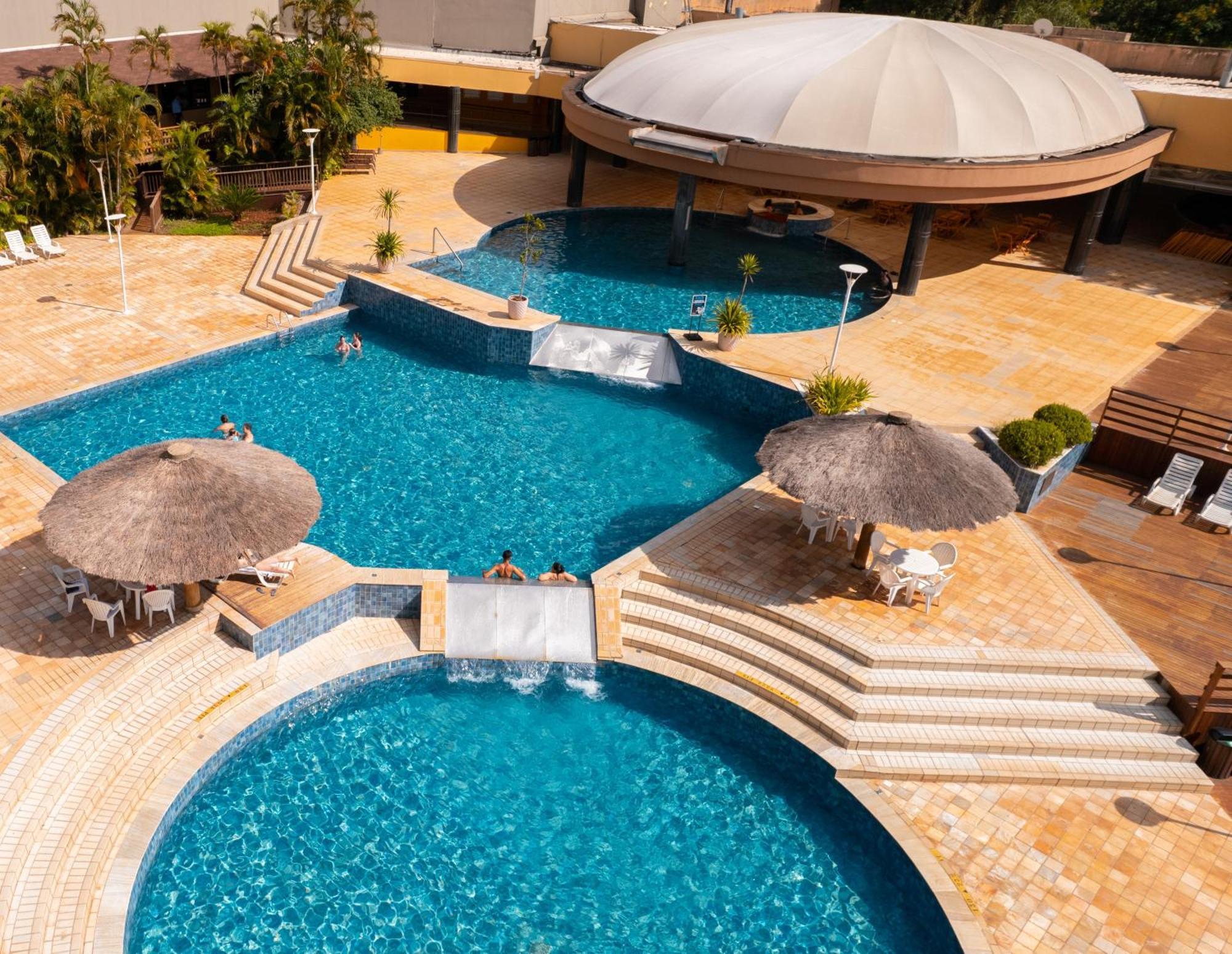 Mabu Thermas Grand Resort Foz do Iguaçu Buitenkant foto The swimming pool at the hotel